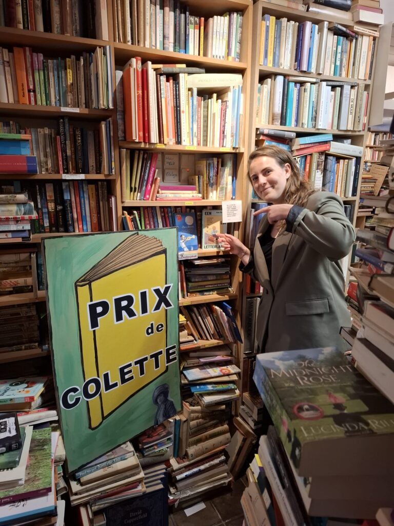 Anne Steenhoff wint de Prix de Colette en onthult de Anne-Steenhoff-boekenplank bij Colette